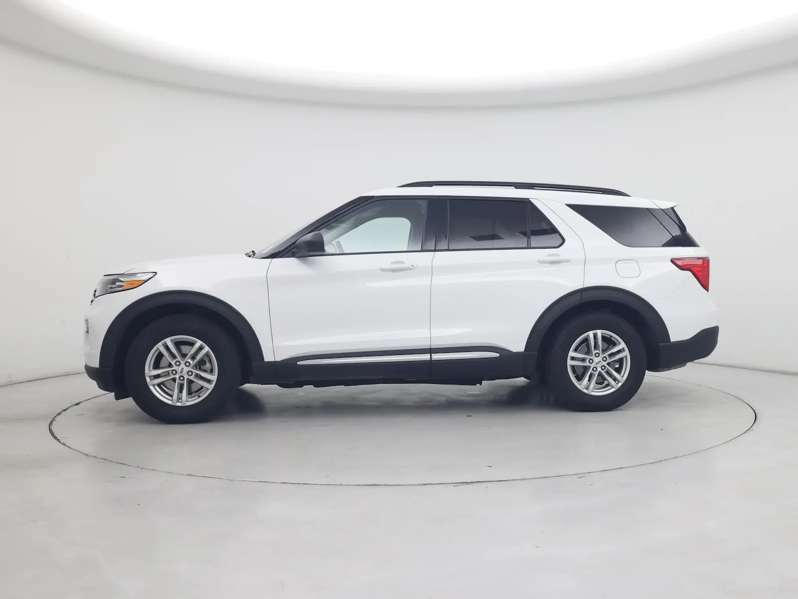 2021 Ford Explorer XLT RWD photo 4