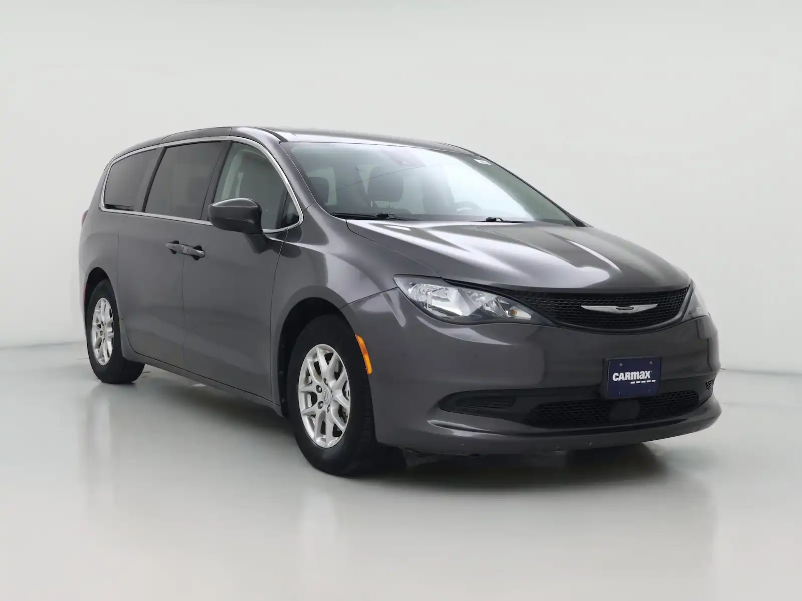 2023 Chrysler Voyager LX's photo