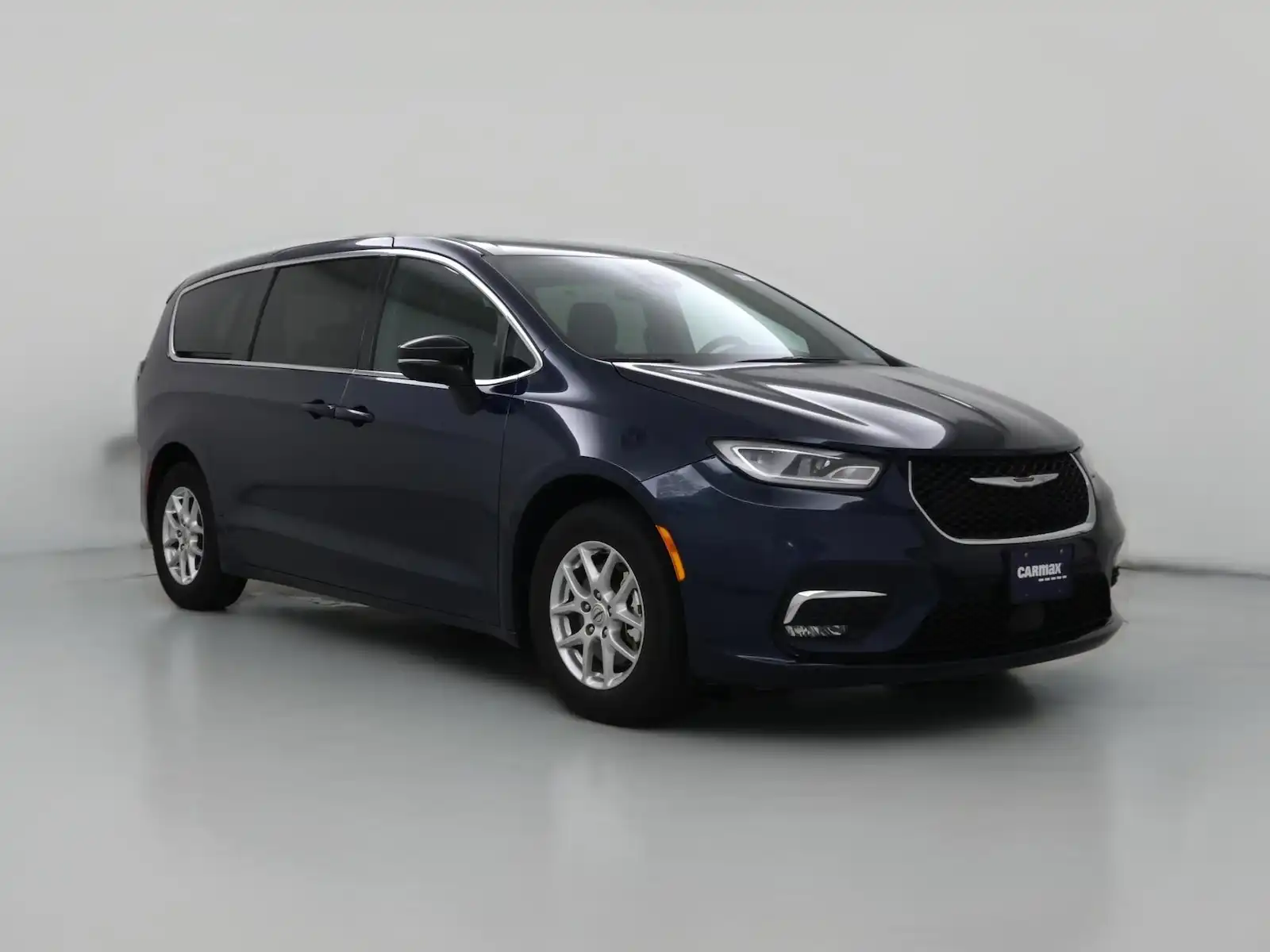 2025 Chrysler Pacifica Select's photo