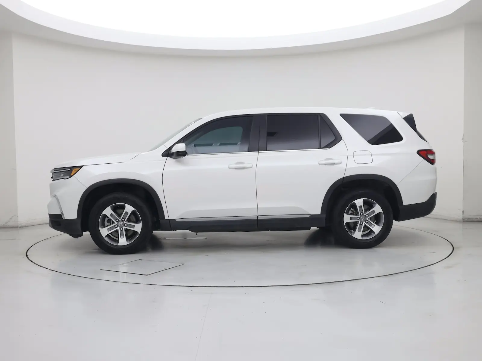 2024 Honda Pilot EX-L 2WD 8-Passenger photo 4