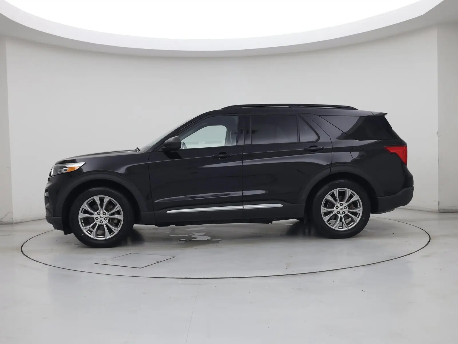 2022 Ford Explorer XLT RWD photo 4