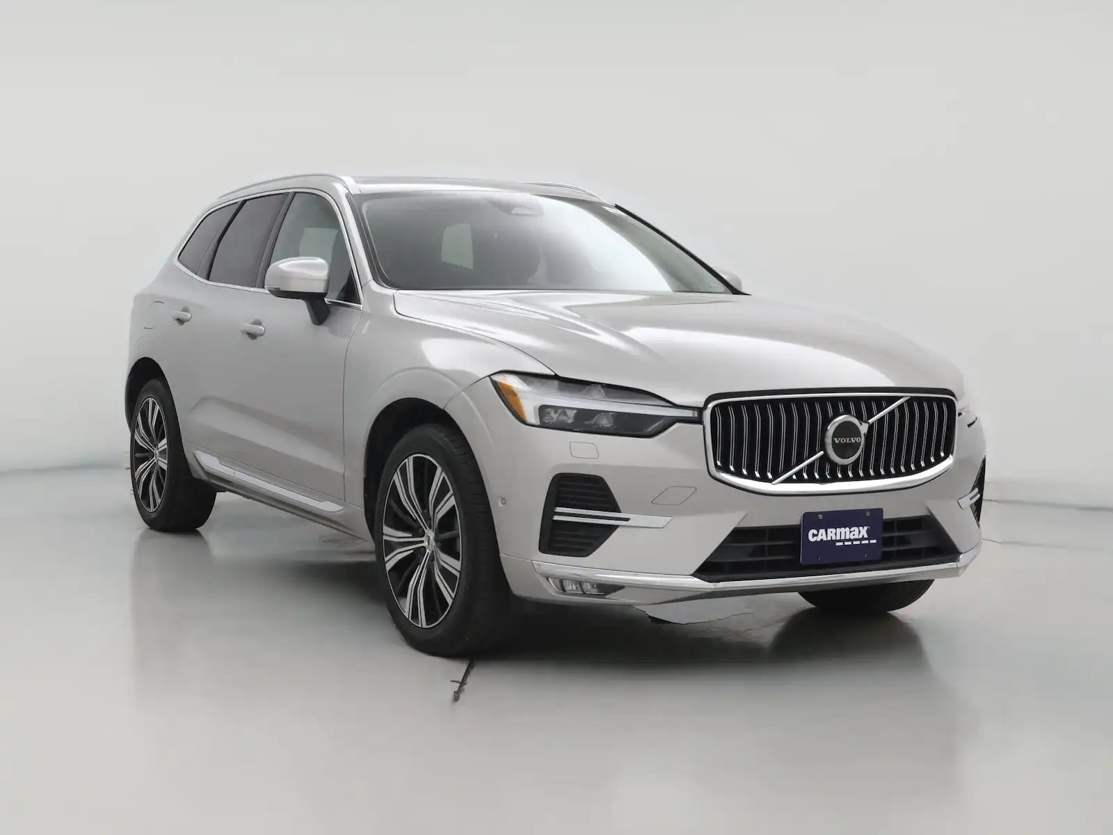 2023 Volvo XC60 B5 Plus Bright Theme FWD's photo