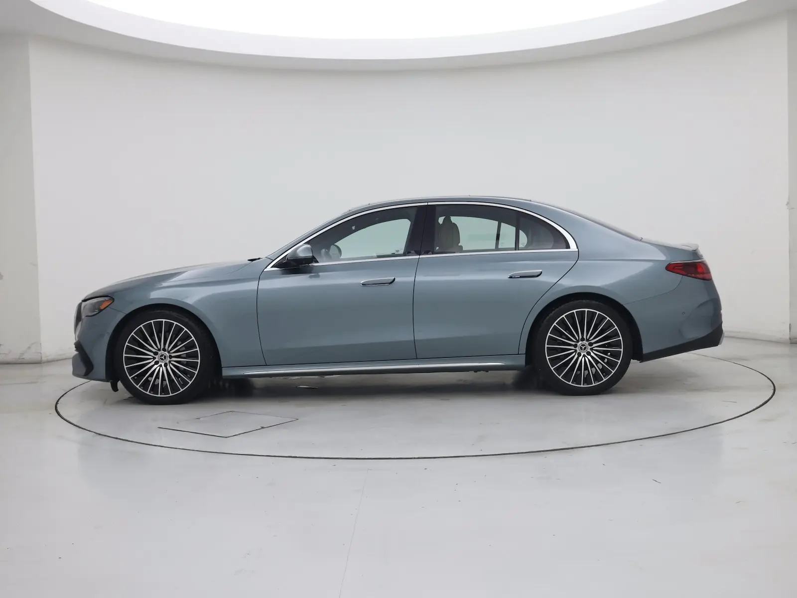 2024 Mercedes-Benz E-Class E350 4MATIC photo 4