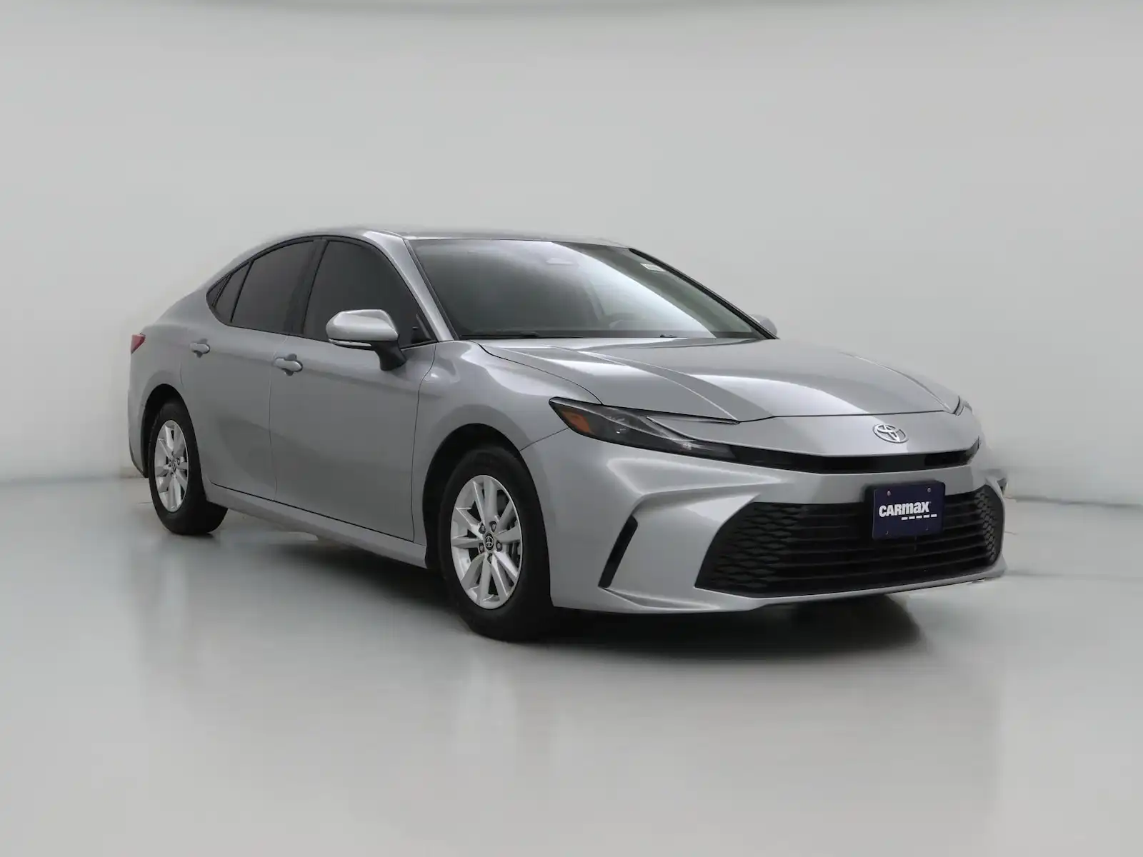 2025 Toyota Camry LE Hybrid's photo