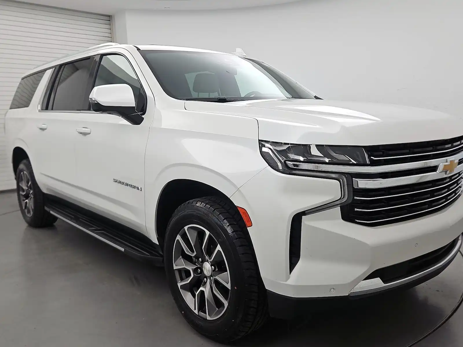 2023 Chevrolet Suburban LT 2WD 1500's photo
