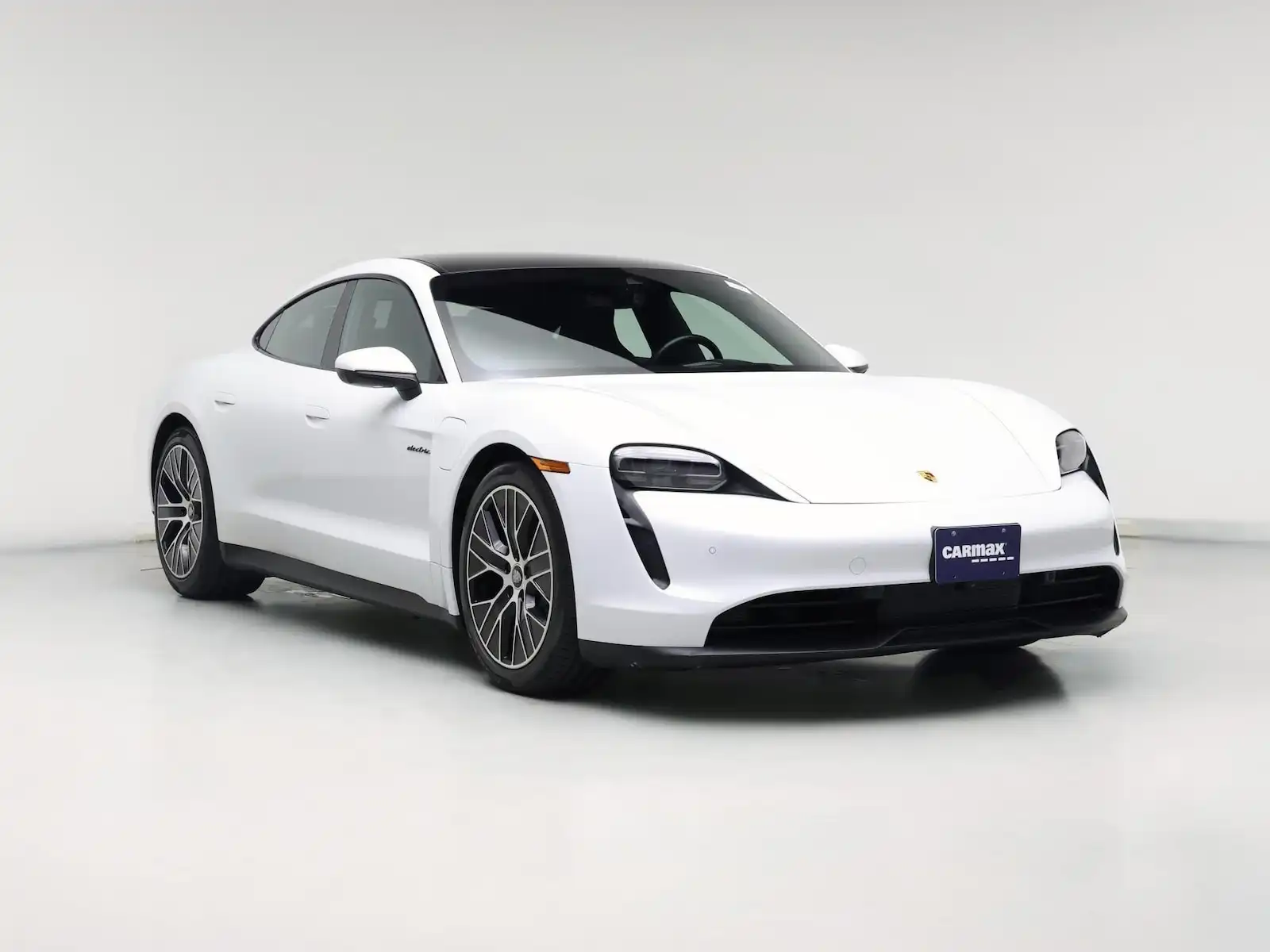 2022 Porsche Taycan Base's photo