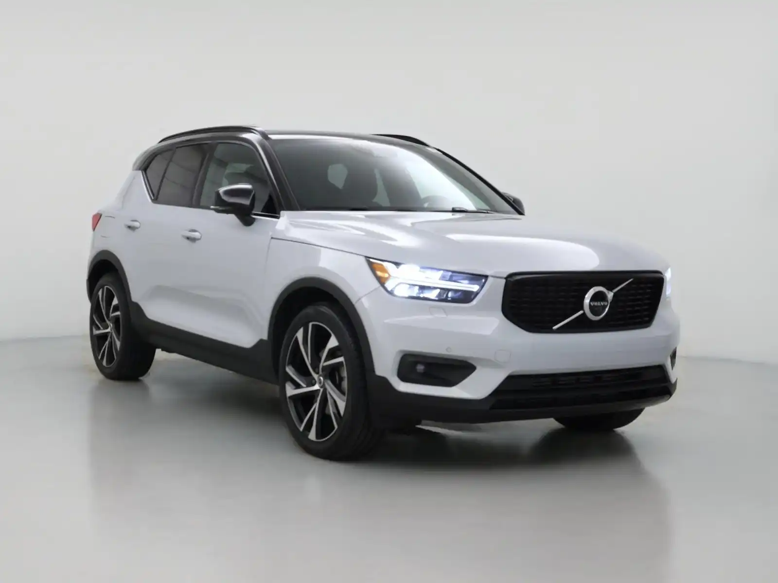 2022 Volvo XC40 T5 R-Design AWD's photo