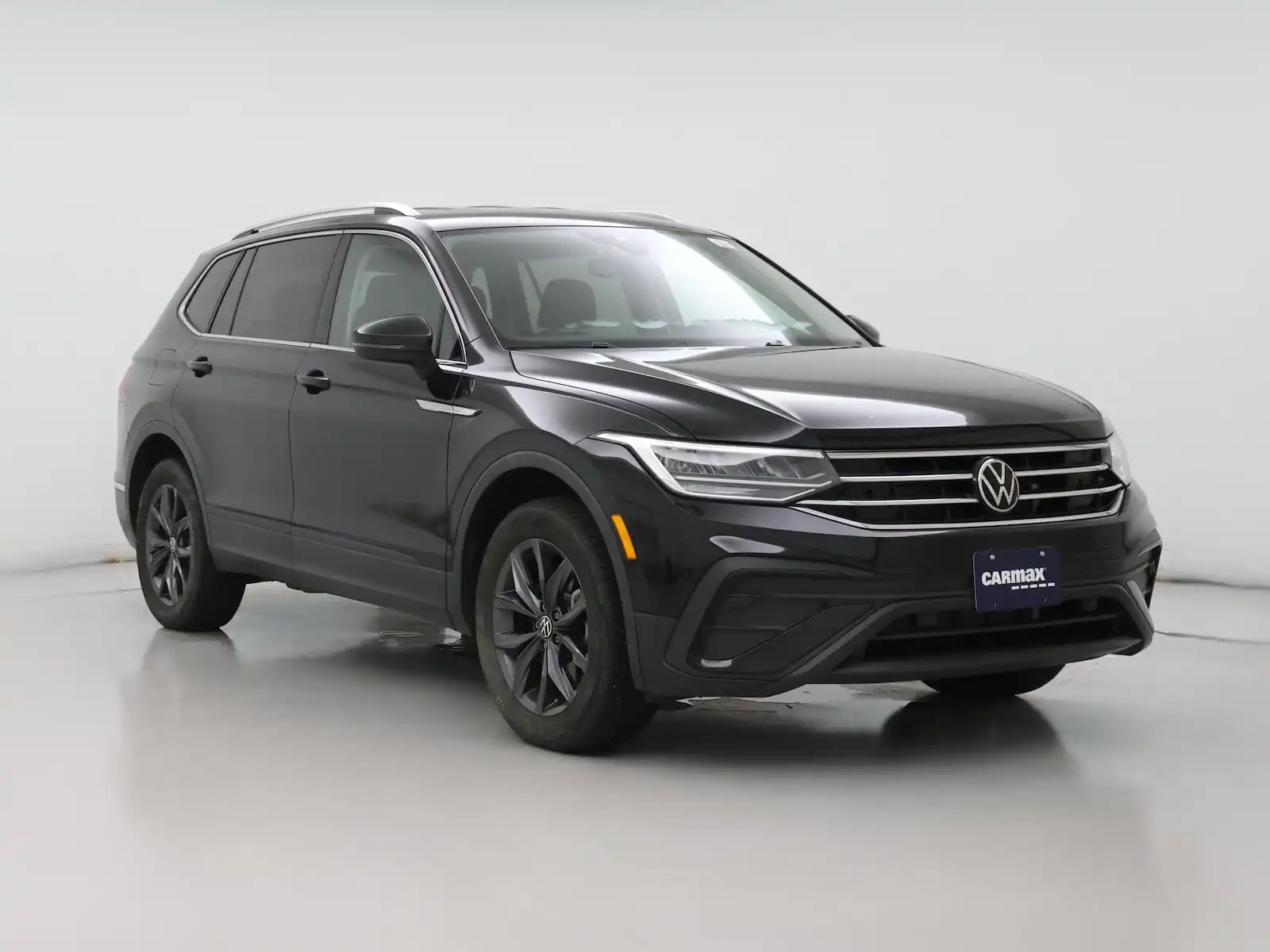 2023 Volkswagen Tiguan 2.0T SE's photo