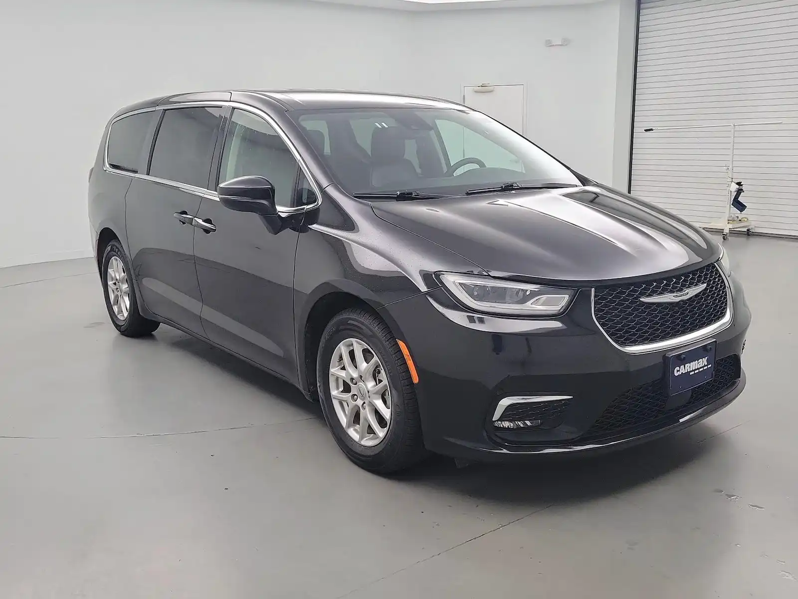2023 Chrysler Pacifica Touring L's photo