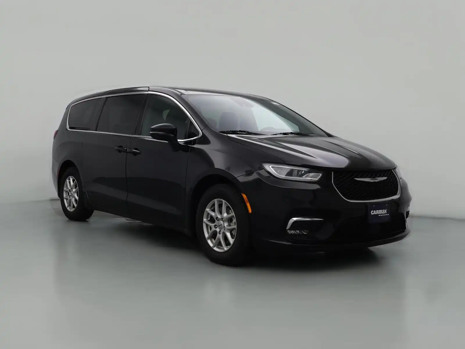 2025 Chrysler Pacifica Select's photo