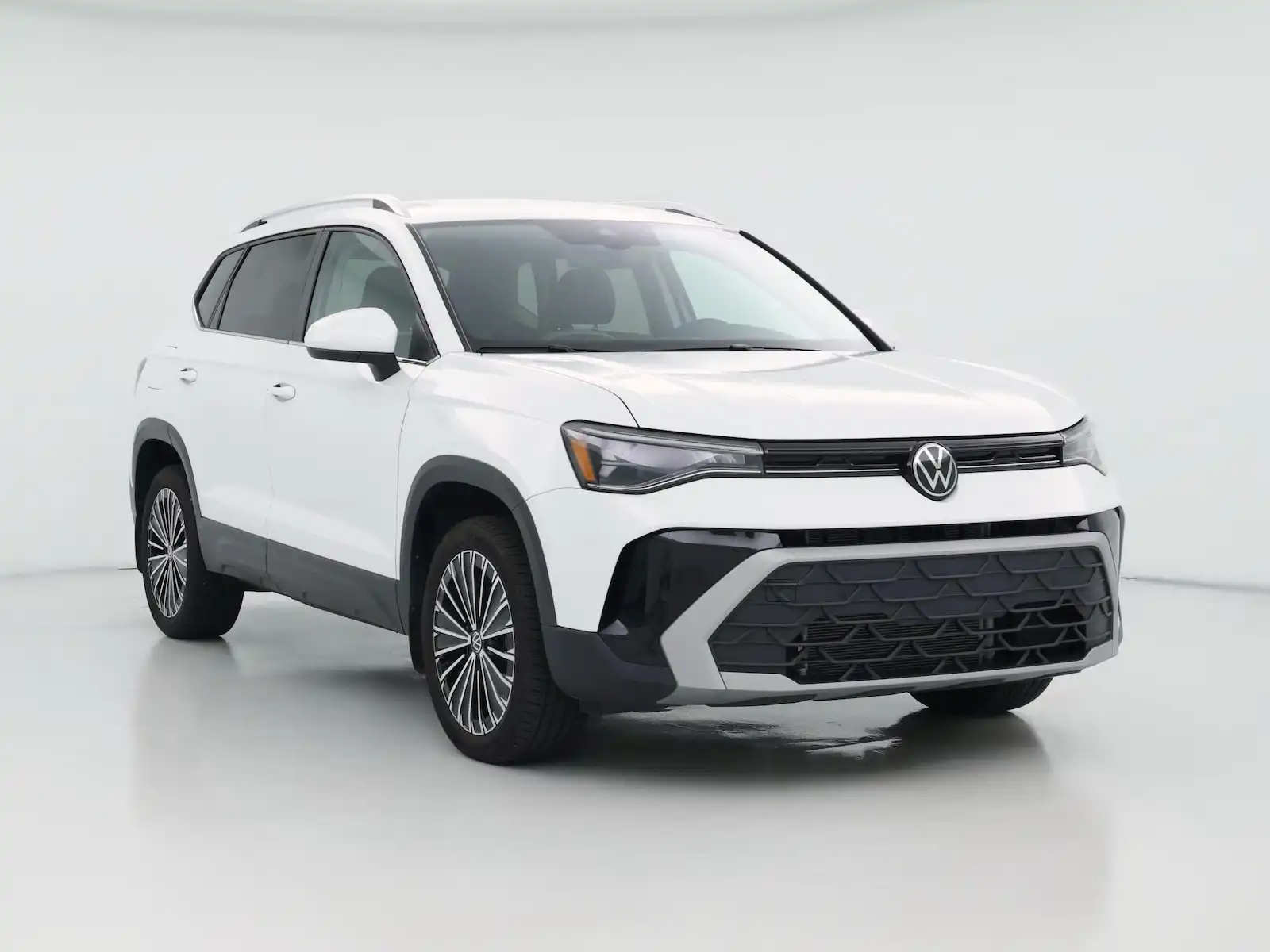 2025 Volkswagen Taos SE's photo