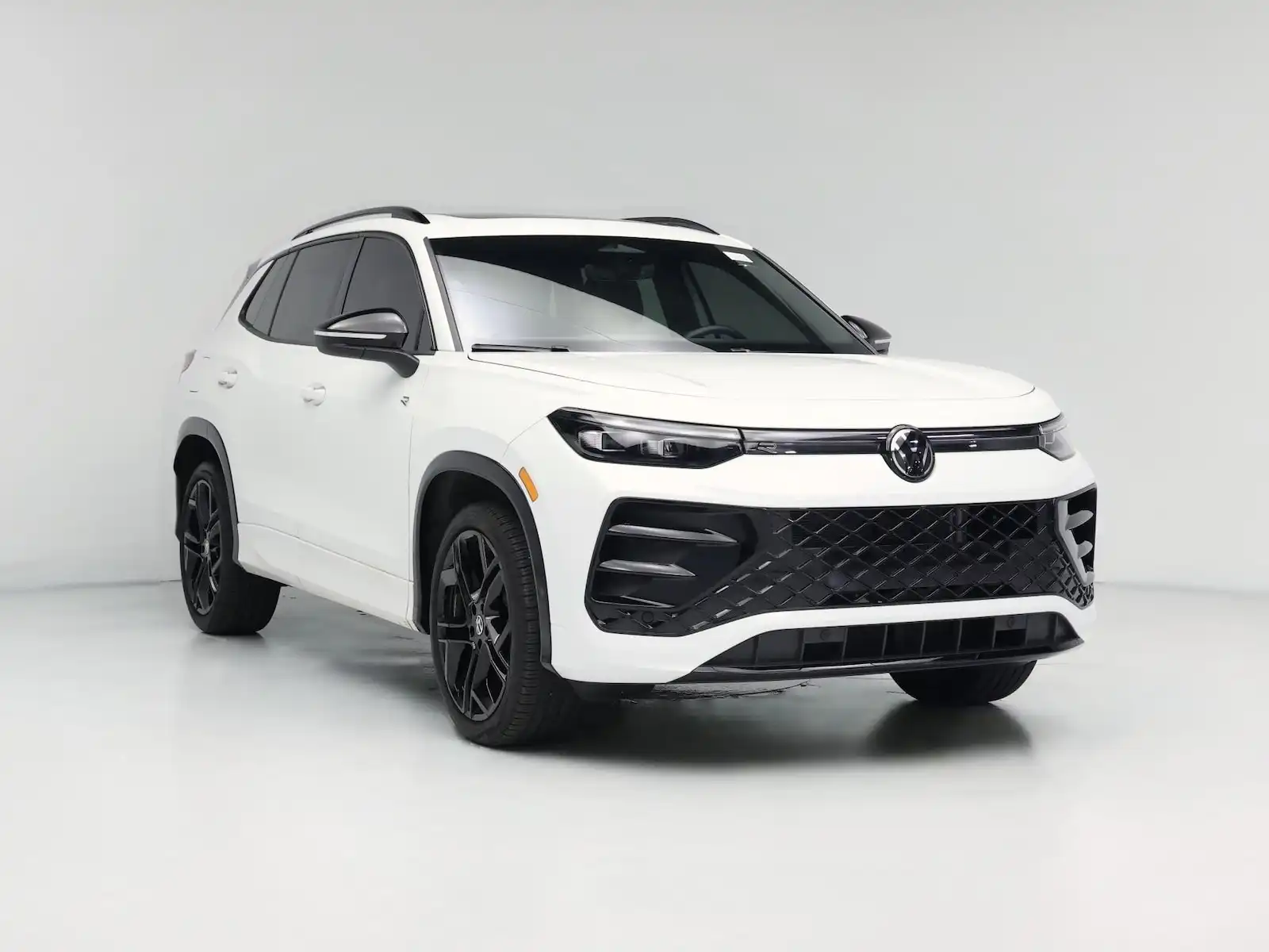 2025 Volkswagen Tiguan 2.0T SE R-Line Black 4Motion's photo