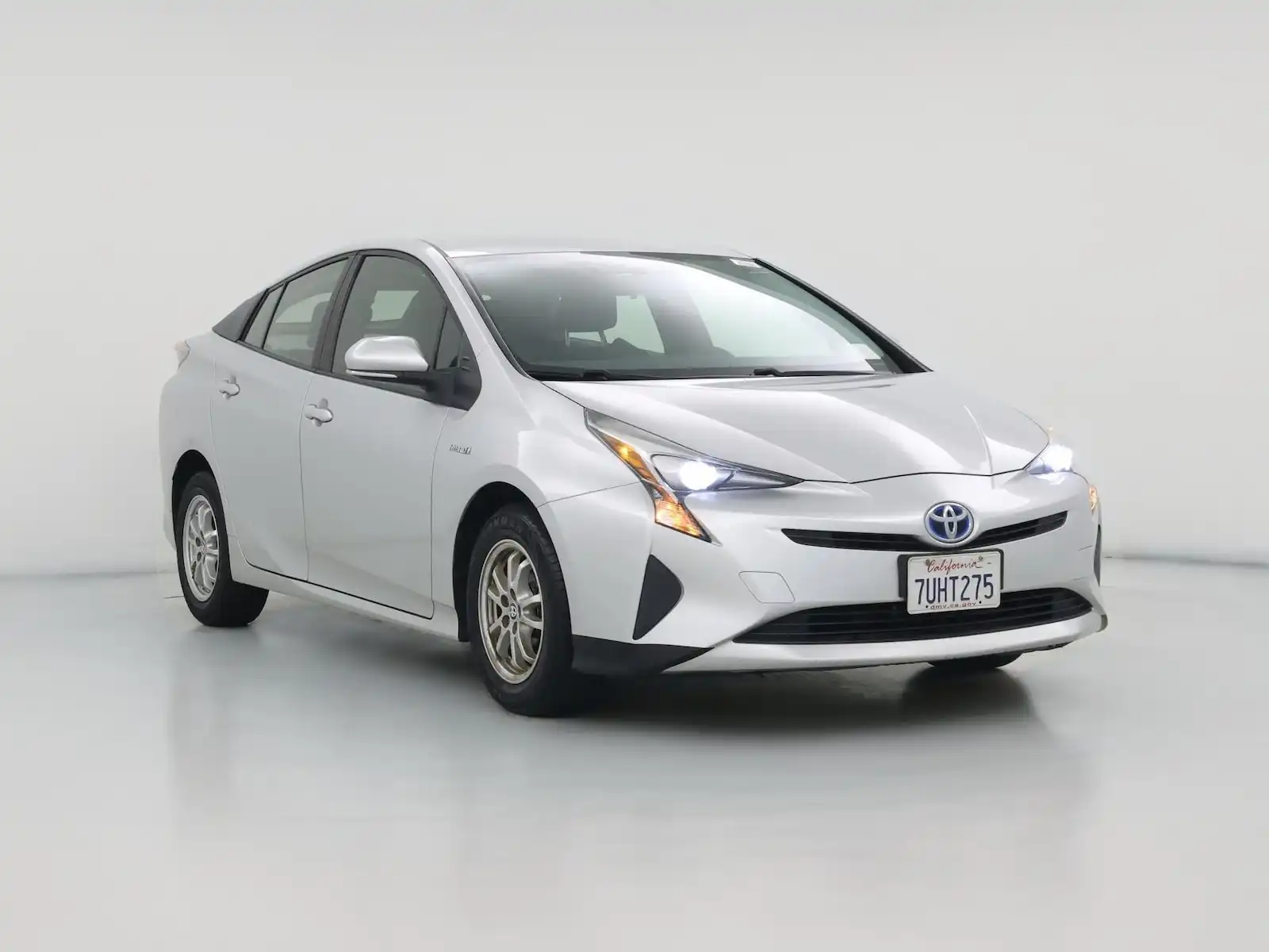 2016 Toyota Prius Two's photo