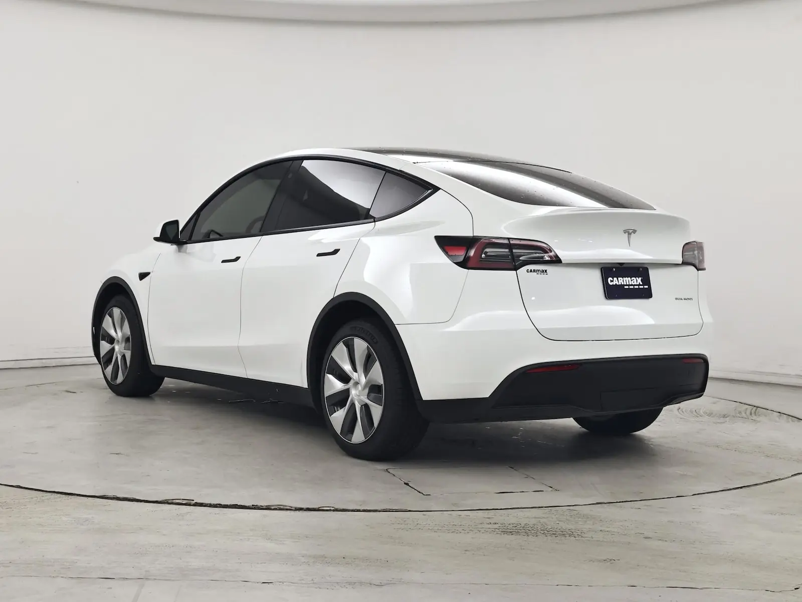 2023 Tesla Model Y undefined photo 3