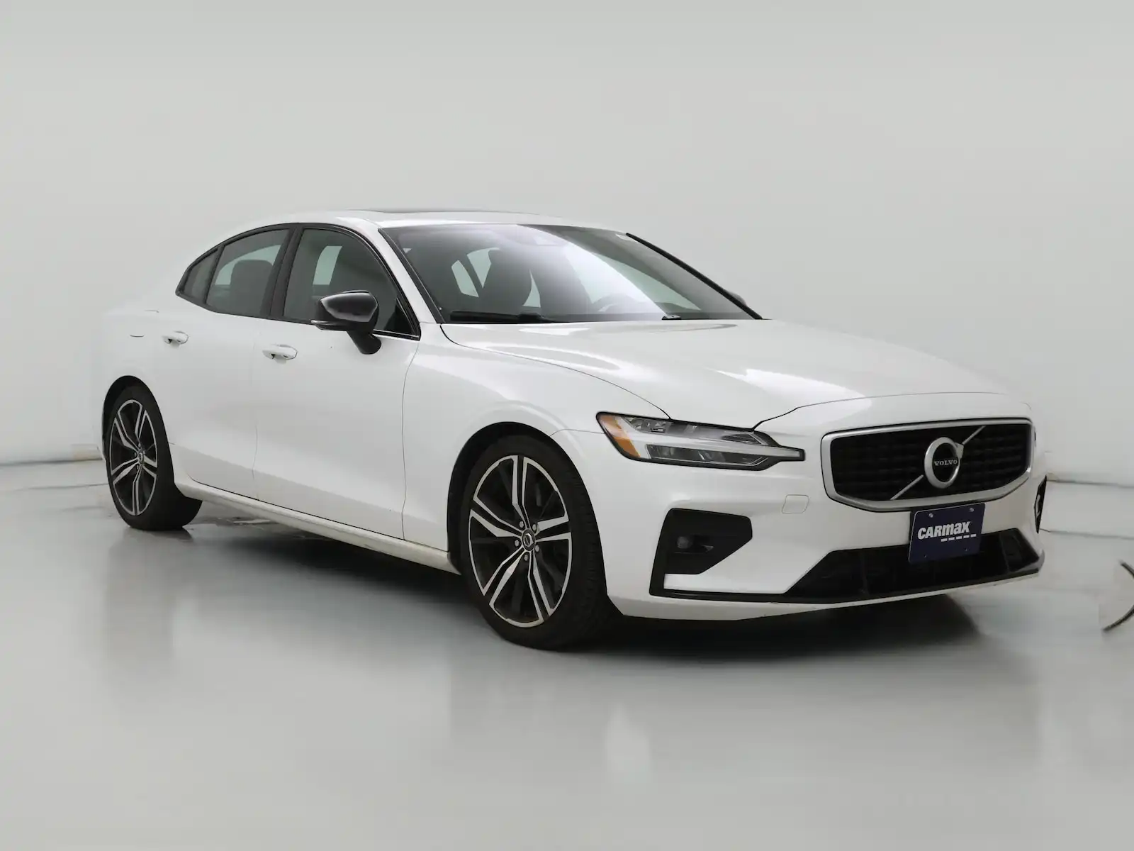 2019 Volvo S60 T6 R-Design AWD's photo