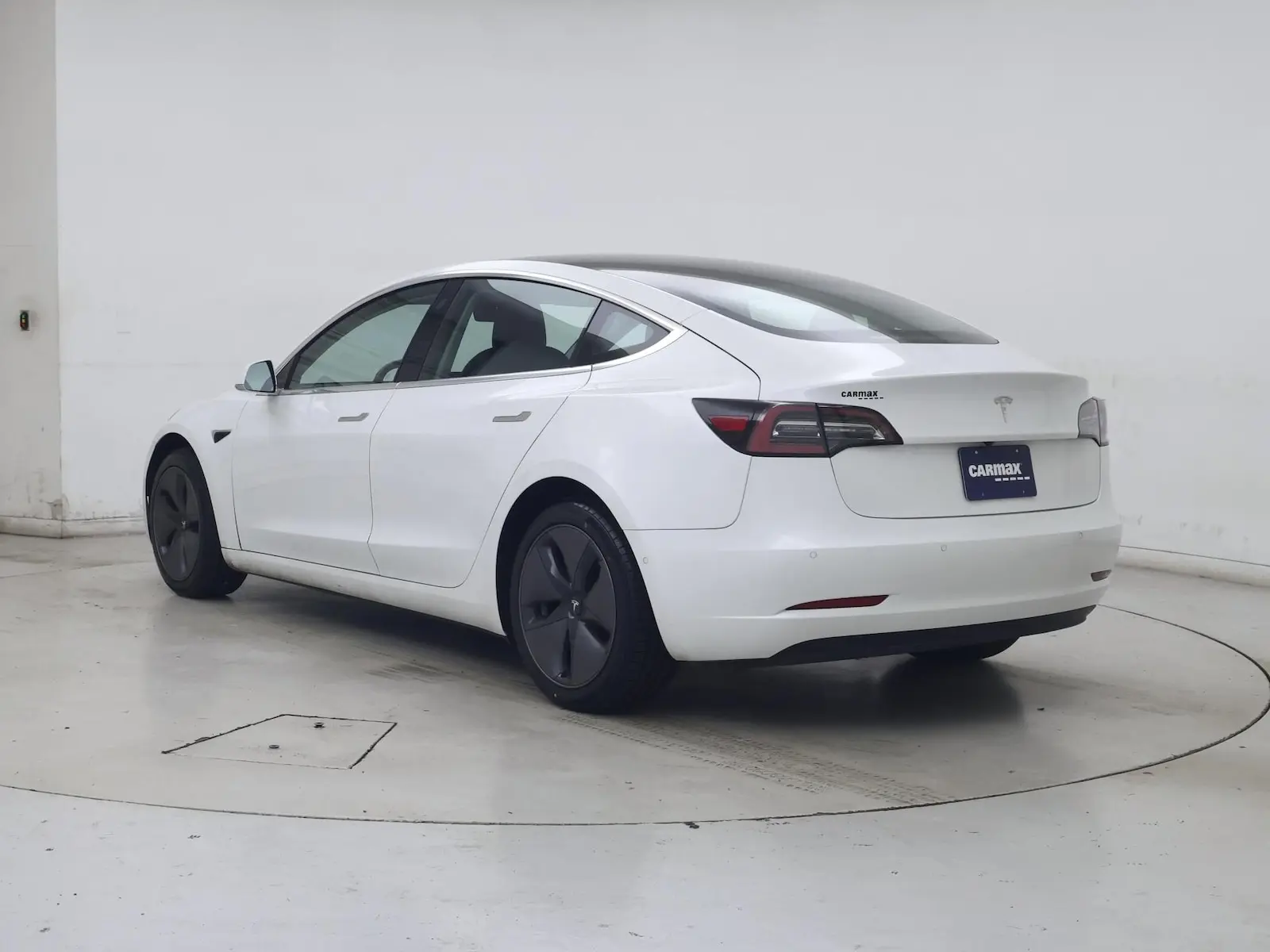 2020 Tesla Model 3 Standard Range Plus photo 3