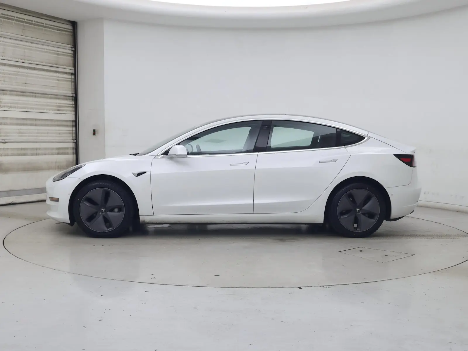 2020 Tesla Model 3 Standard Range Plus photo 4