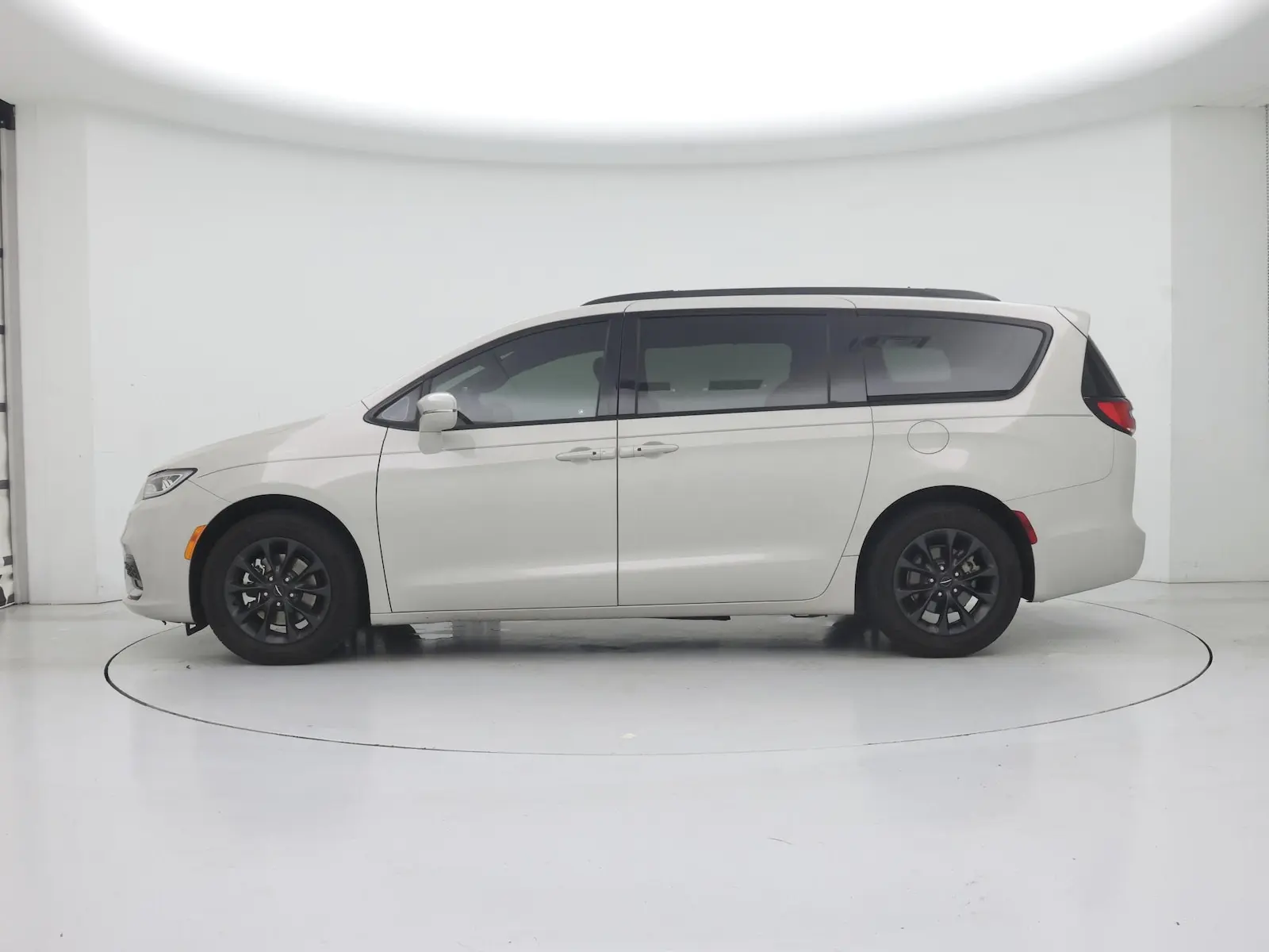 2021 Chrysler Pacifica Touring photo 4