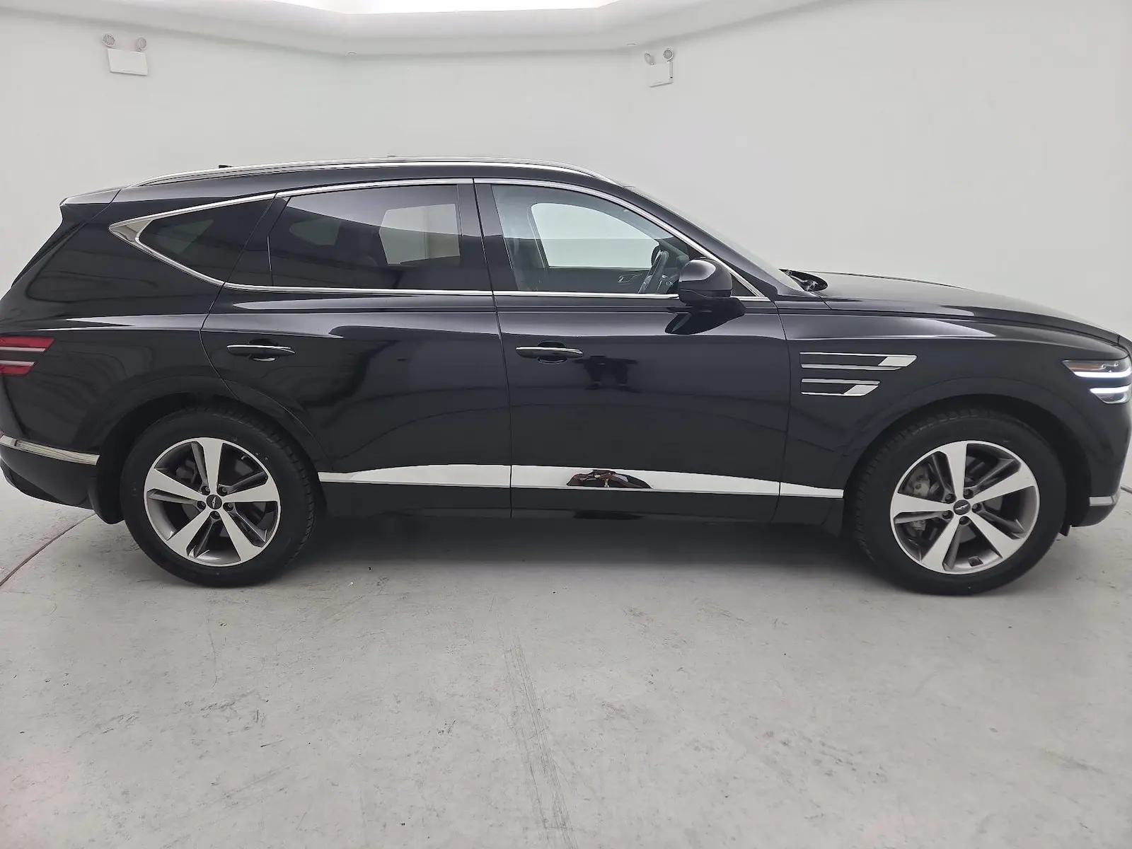 2021 Genesis GV80 3.5T Standard AWD photo 4