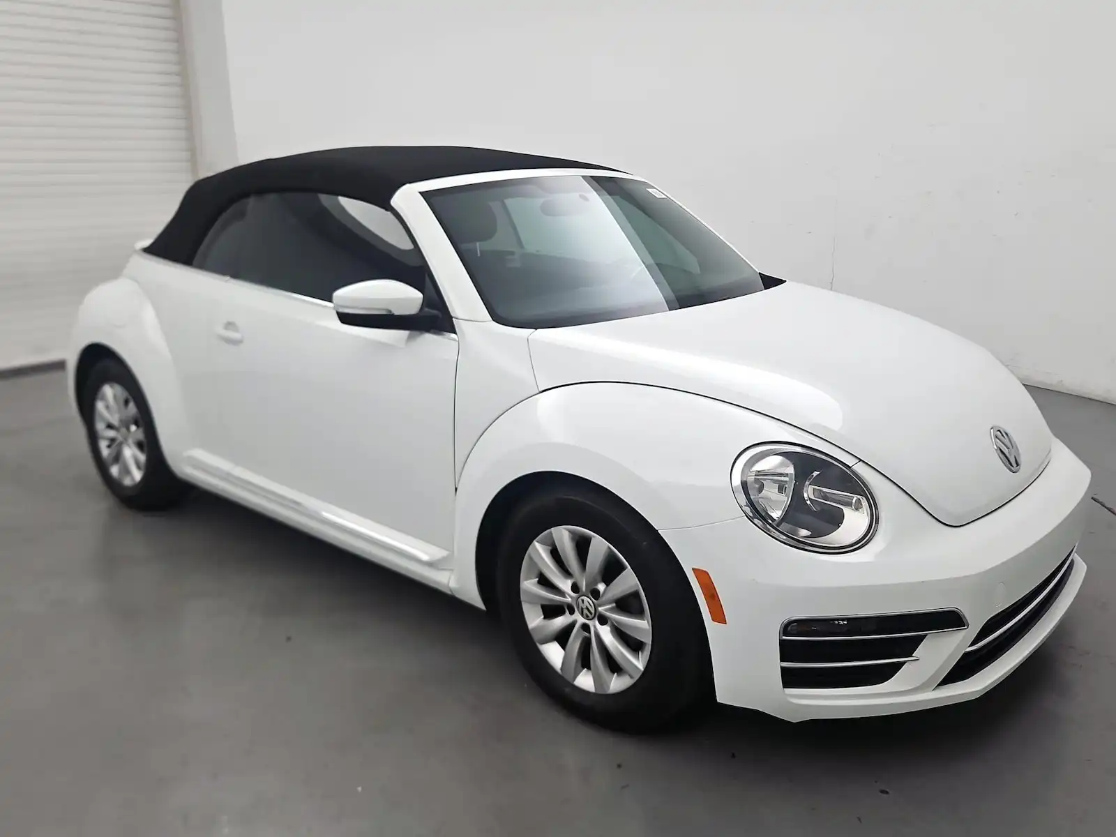 2019 Volkswagen Beetle 2.0T S Convertible Auto's photo