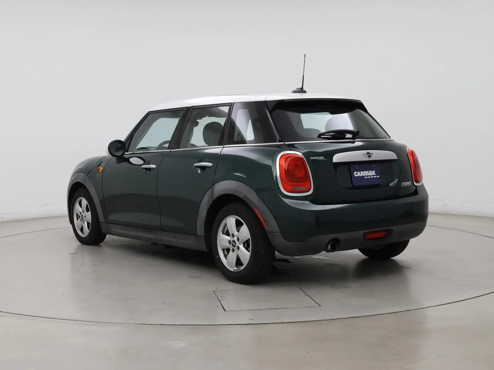 2015 MINI Cooper 4 Door photo 3