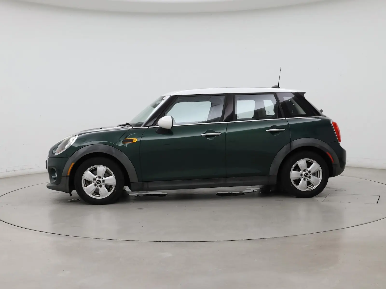 2015 MINI Cooper 4 Door photo 4