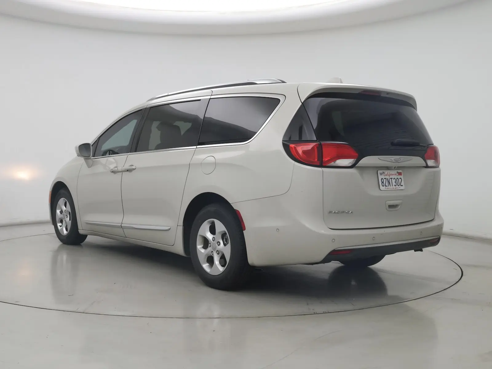 2017 Chrysler Pacifica Touring L Plus photo 3