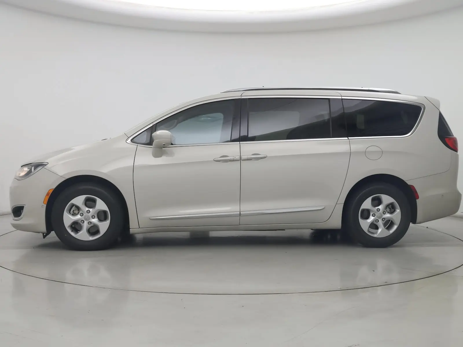 2017 Chrysler Pacifica Touring L Plus photo 4