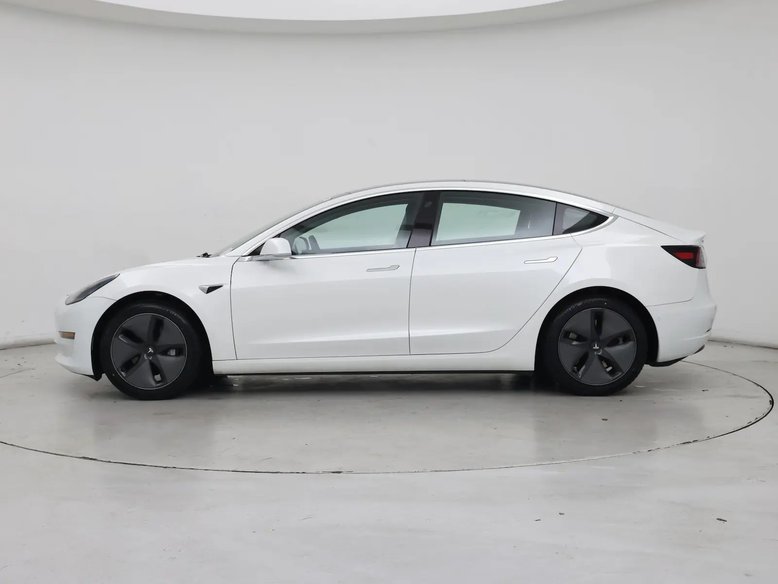 2020 Tesla Model 3 Standard Range Plus photo 4