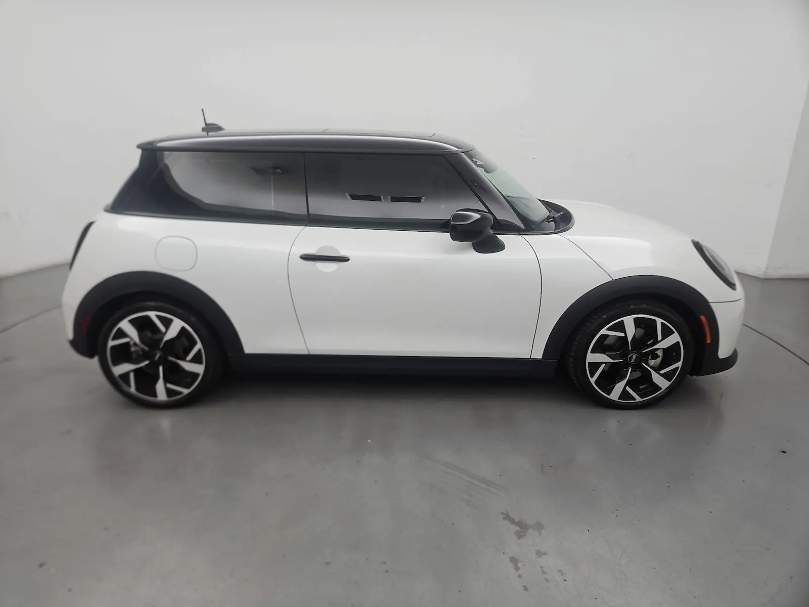 2025 MINI Hardtop Cooper photo 4
