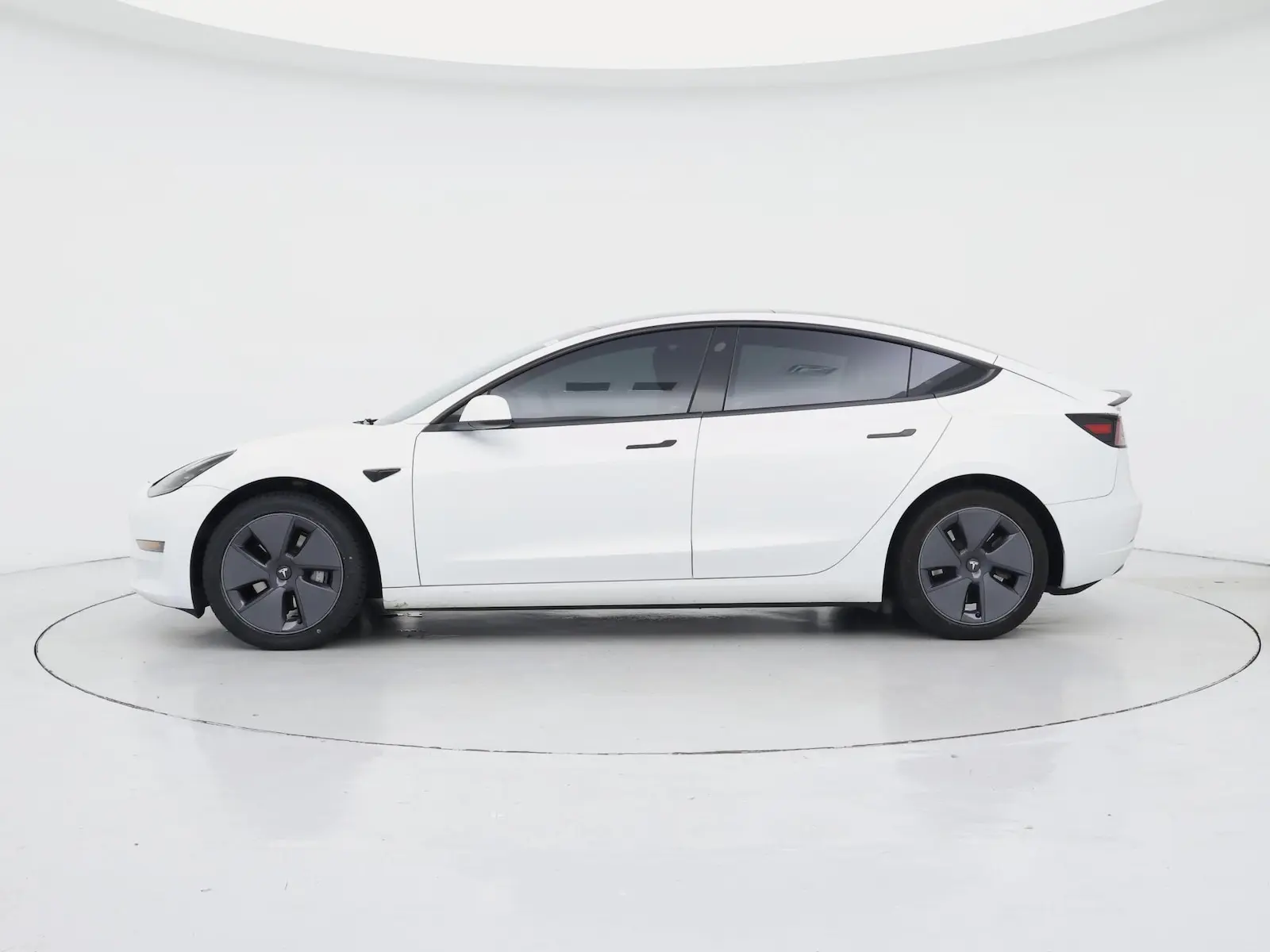 2022 Tesla Model 3 Standard Range Plus photo 4