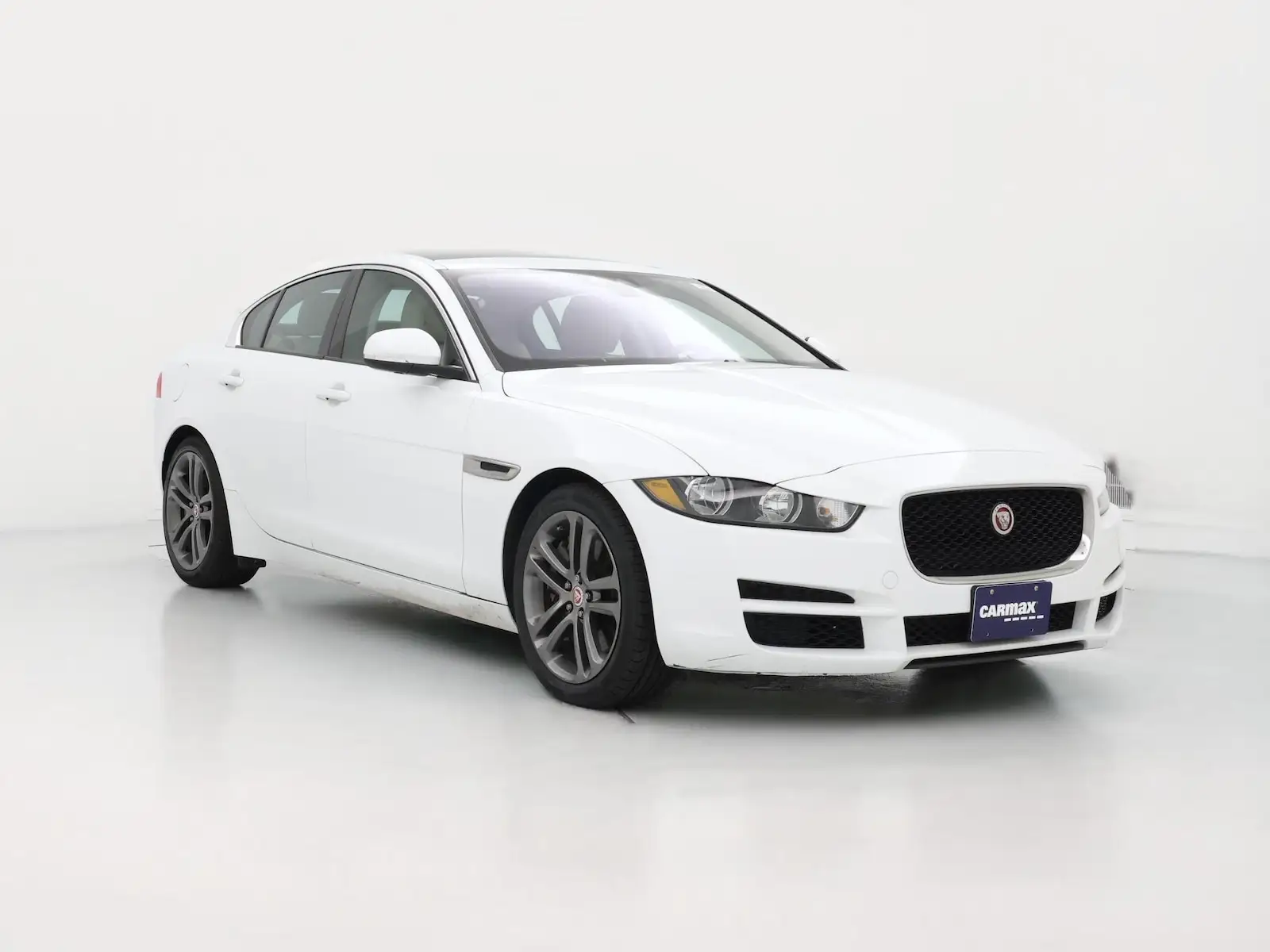 2017 Jaguar XE 35t Premium photo 1