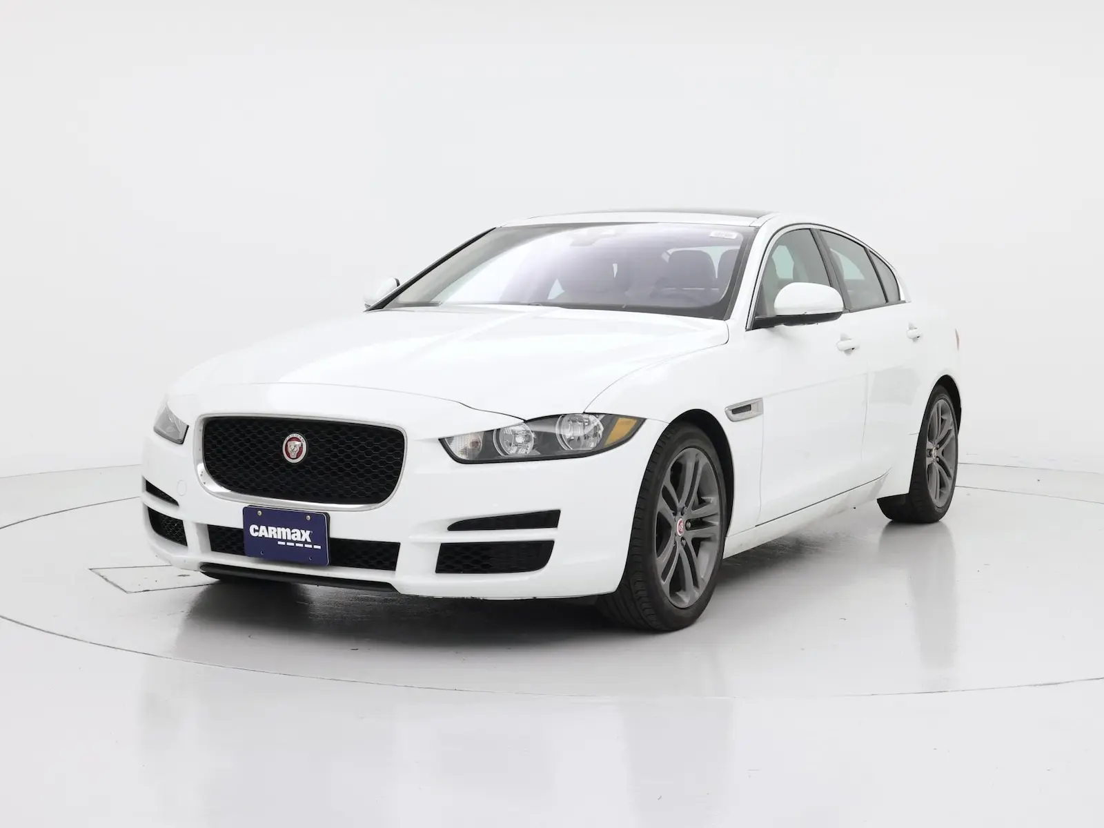 2017 Jaguar XE 35t Premium photo 5