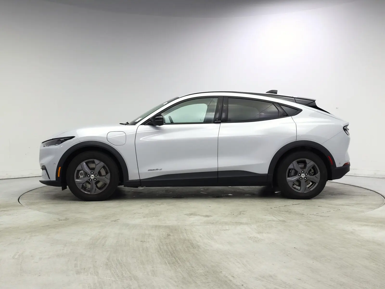 2023 Ford Mustang-Mach-e Select photo 4