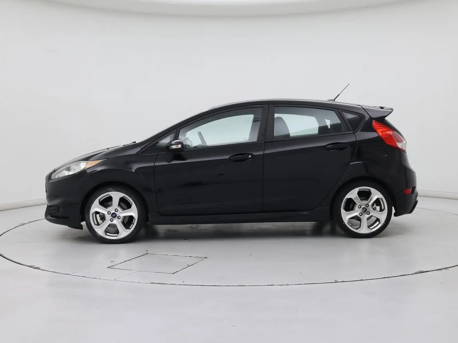 2017 Ford Fiesta ST Hatchback photo 4