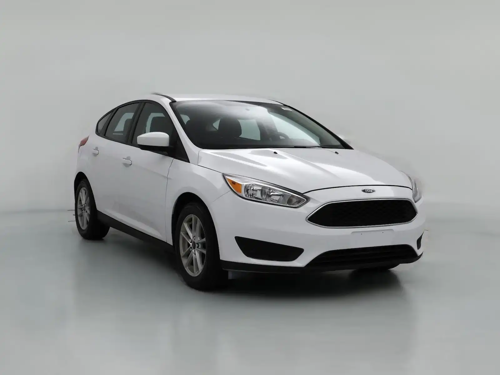 2018 Ford Focus SE Hatchback's photo