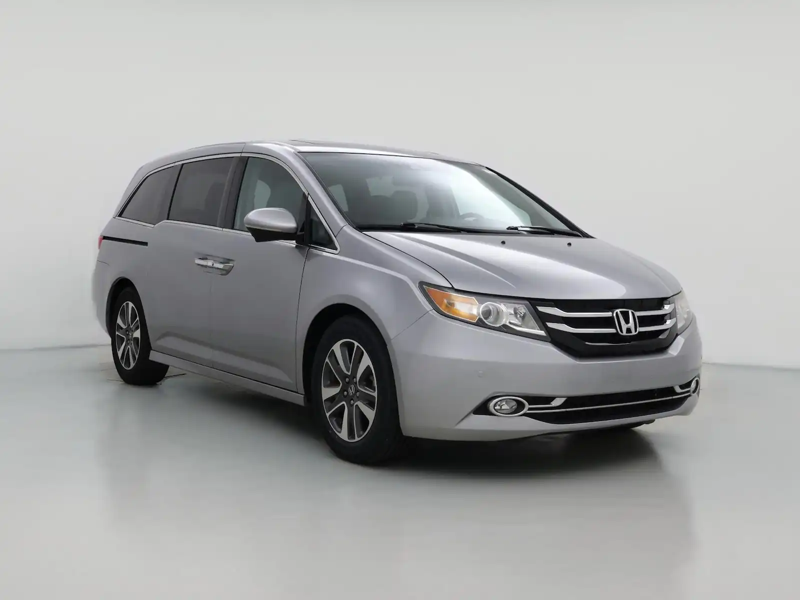 2016 Honda Odyssey Touring's photo