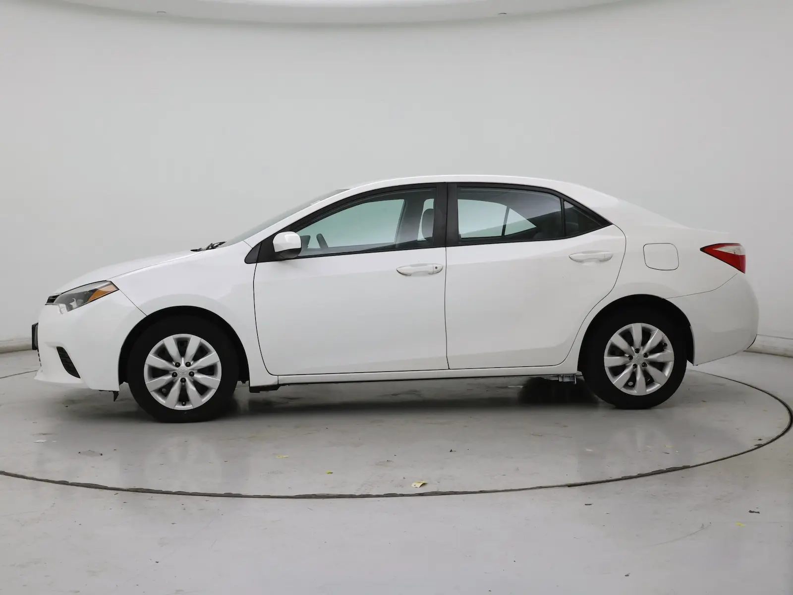 2014 Toyota Corolla LE AT photo 4
