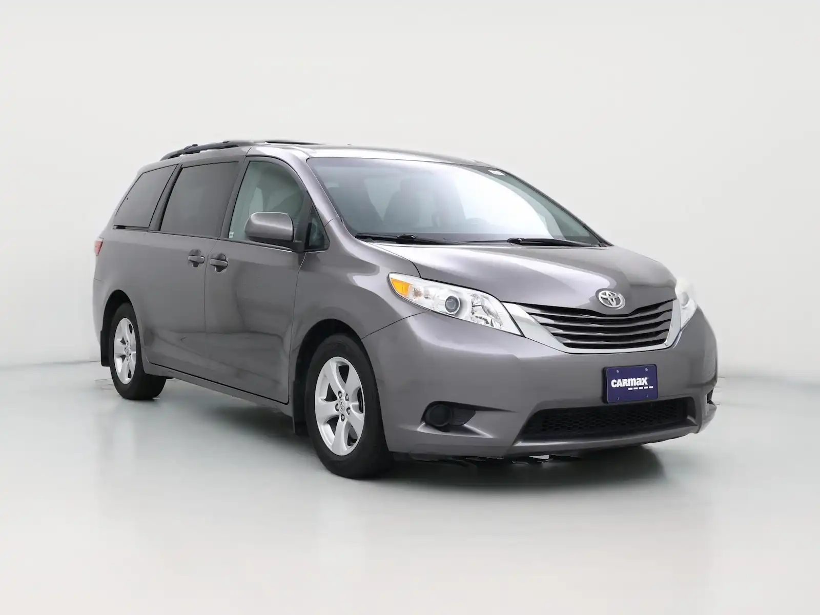 2016 Toyota Sienna LE V6 8-Passenger's photo