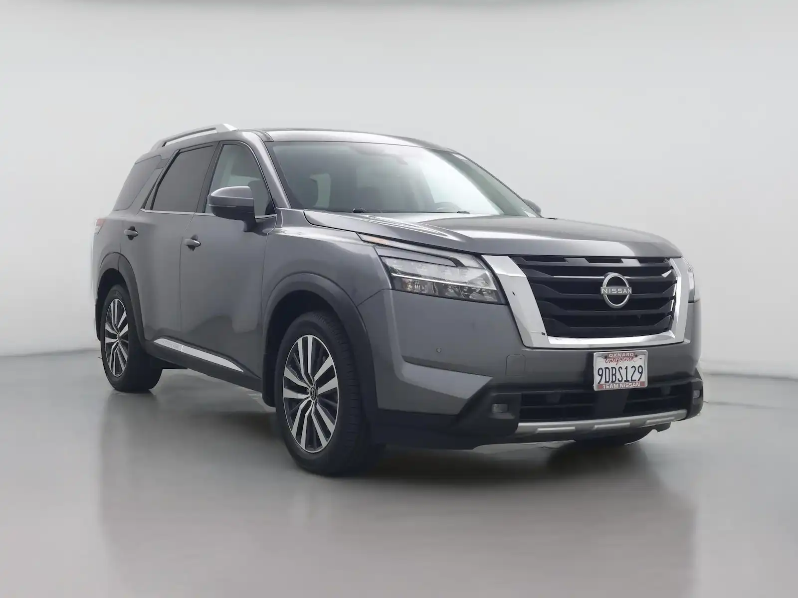2022 Nissan Pathfinder Platinum FWD's photo