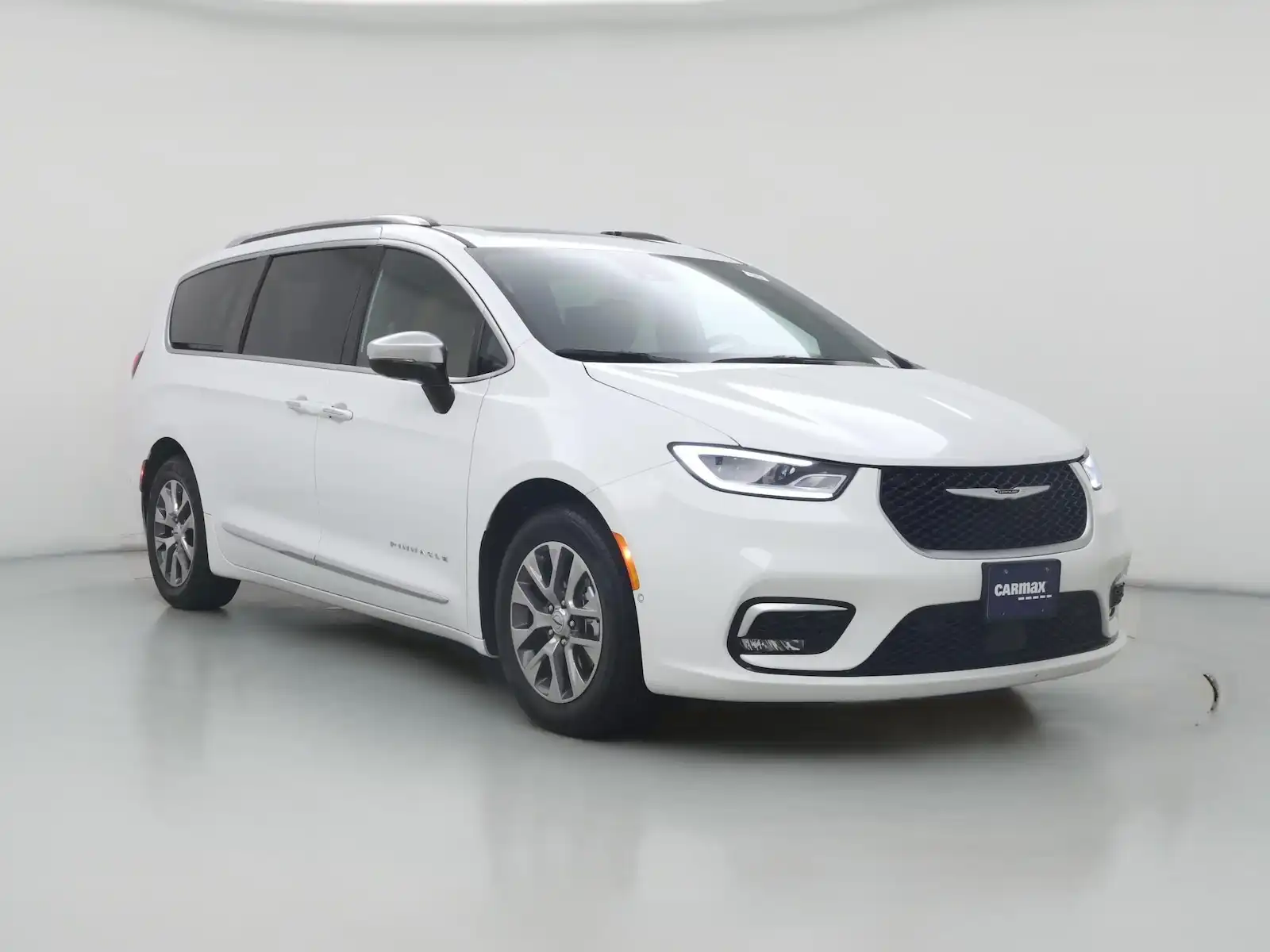 2023 Chrysler Pacifica Hybrid Pinnacle's photo