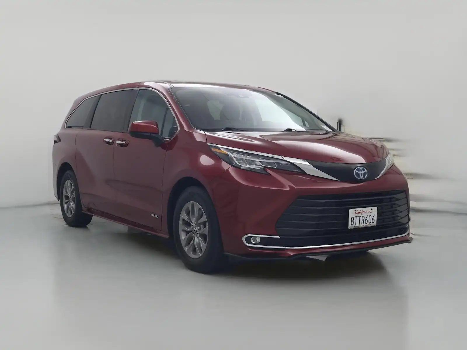 2021 Toyota Sienna XLE 8-Passenger Hybrid FWD's photo