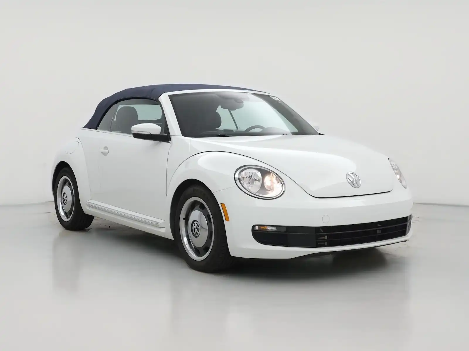2016 Volkswagen Beetle 1.8T Denim Convertible. Auto PZEV's photo
