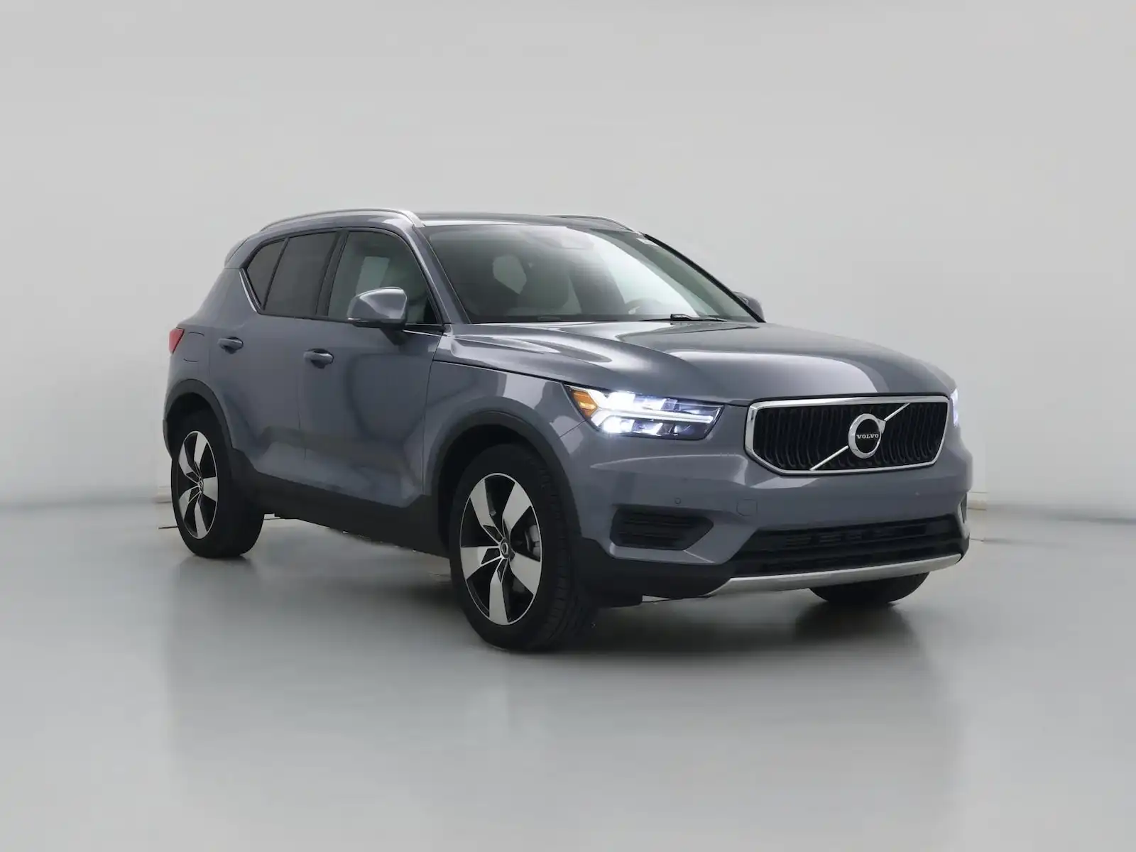 2020 Volvo XC40 T5 Momentum AWD's photo
