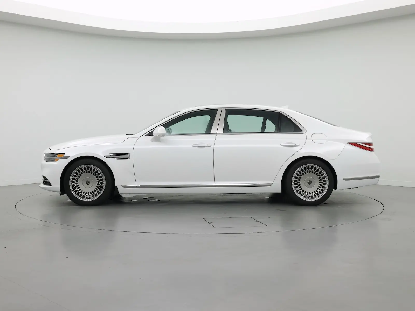 2020 Genesis G90 5.0 Ultimate photo 4