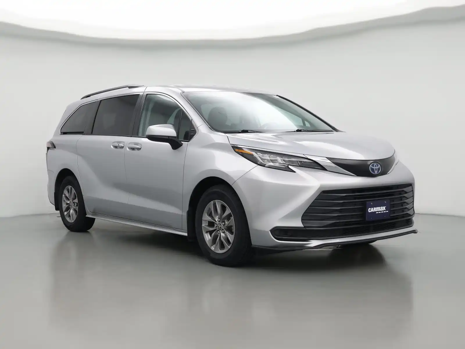 2022 Toyota Sienna LE 8-Passenger Hybrid AWD's photo