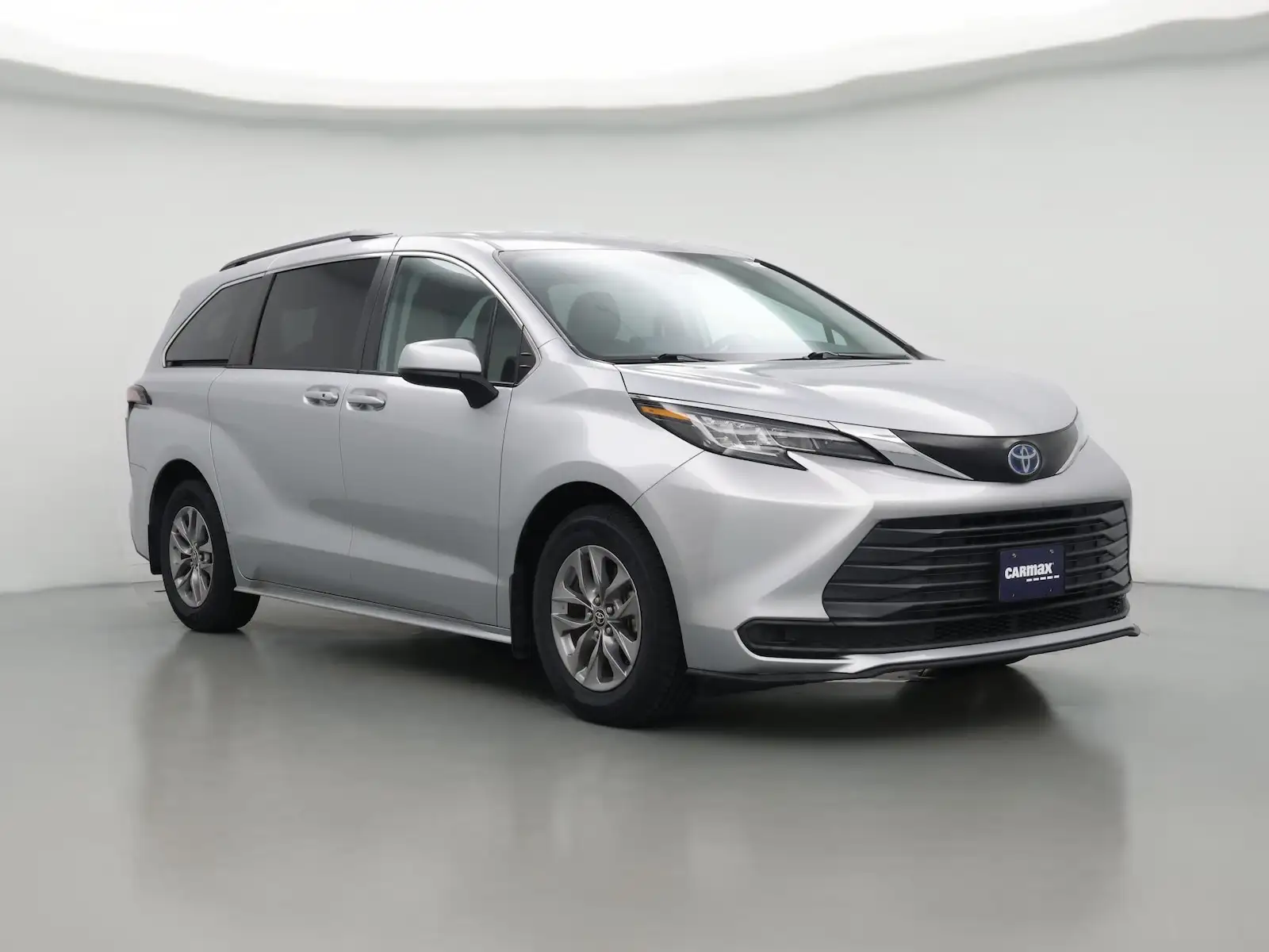 2022 Toyota Sienna LE 8-Passenger Hybrid AWD's photo