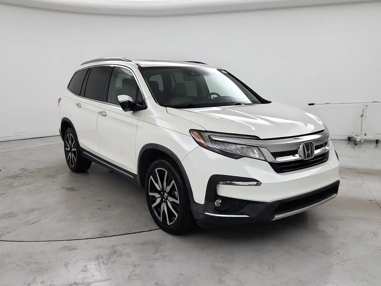 2019 Honda Pilot Touring 2WD 7-Passenger's photo