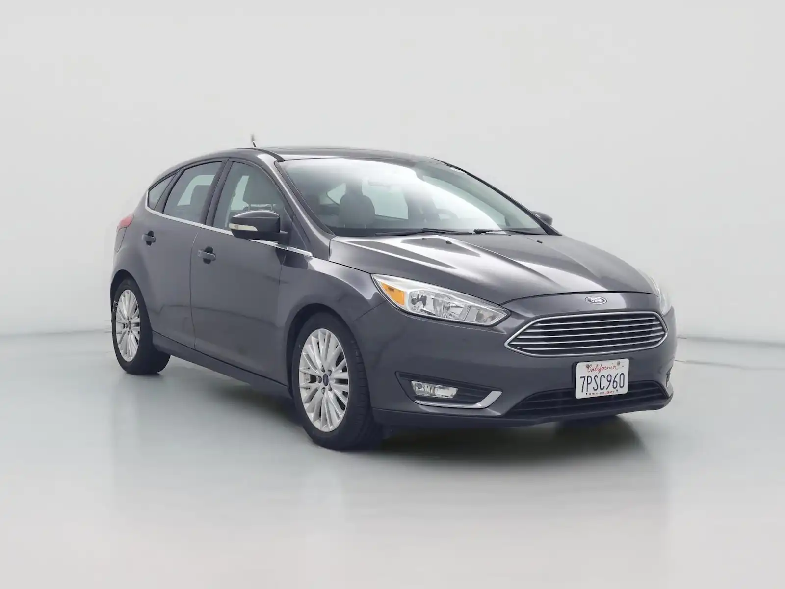 2016 Ford Focus Titanium Hatchback 5-Door's photo
