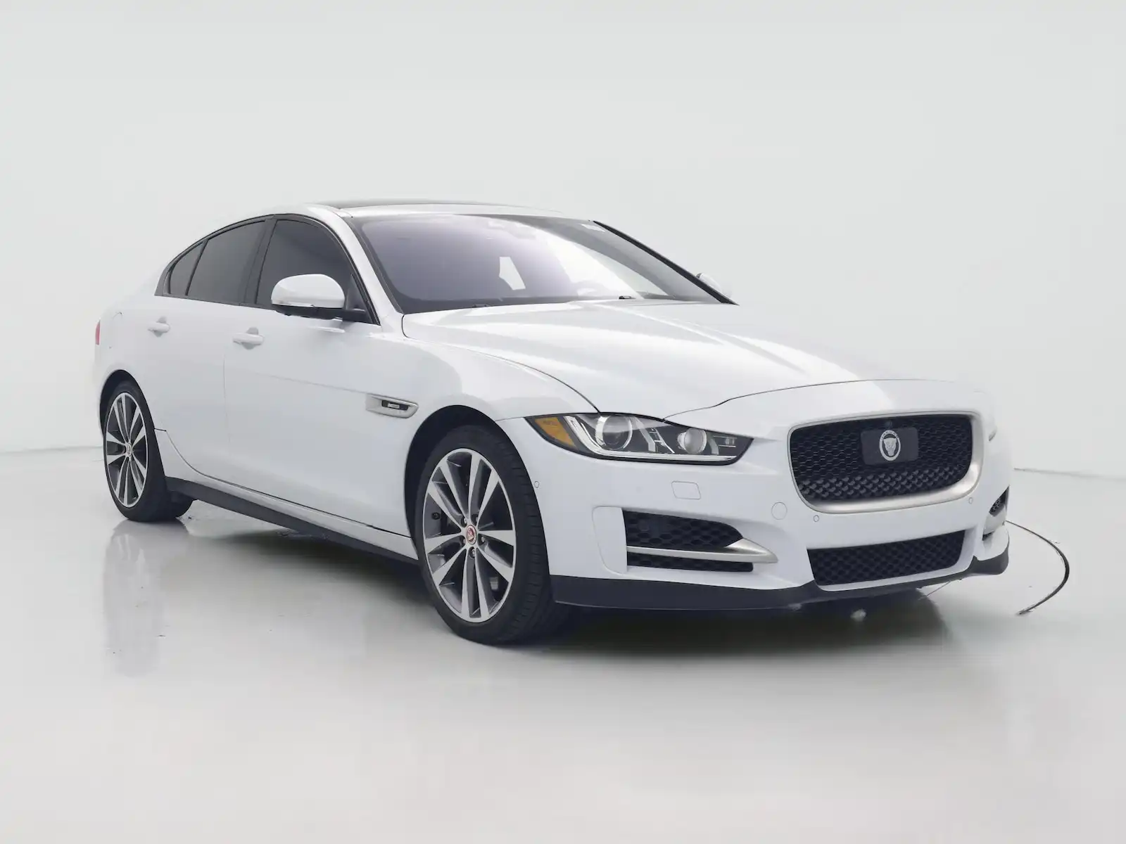 2017 Jaguar XE 35t R-Sport AWD's photo